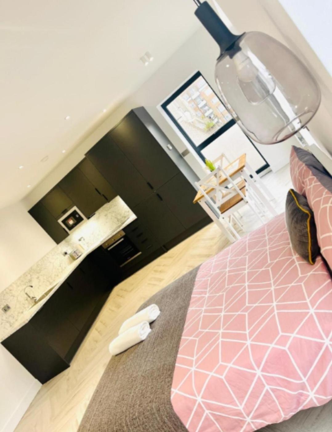 Location In 20 Mins To Piccadilly Circus Londen